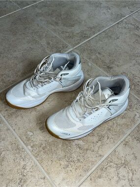 Unisex White Athletic Basketball Shoes